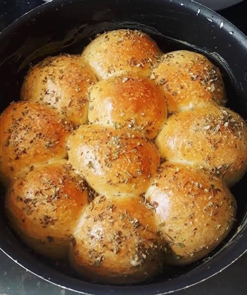 Air Fryer Cheesy Garlic Dinner Rolls