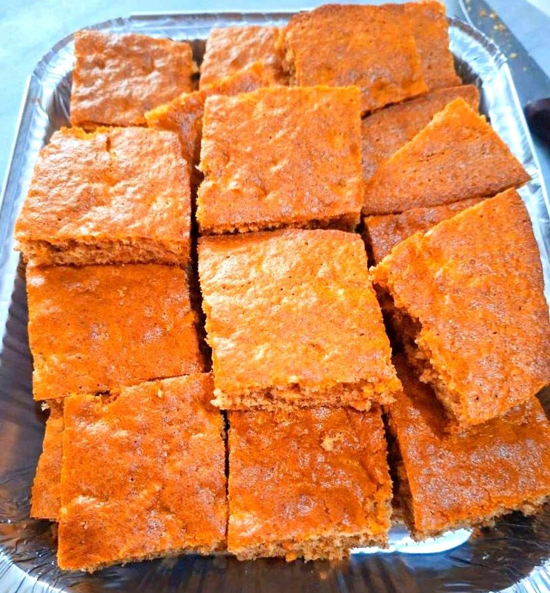 Low-Syn Sticky Gingerbread Traybake A warming and indulgent treat without the guilt. Craving a sweet treat that won't derail your Slimming World journey? Look no further! This low-syn sticky gingerbread traybake is the perfect indulgence. Packed with warming spices and a delicious sticky texture, it's a guilt-free delight that will satisfy your sweet tooth without breaking the bank. Ready to dive in? Let's get baking! Recipe Information: Preparation time: 15 minutes Cooking time: 20-25 minutes Yield: Approximately 12 squares Syn per serving (approx): Check the total syns and divide by 12 for an estimate. Ingredients: Golden Syrup (2 tbsp) - 5 syns Black Treacle (1 tbsp) - 2 syns Self-Raising Flour (75g) - 12 syns Eggs (3) - syn-free Ground Ginger (3 tsp) - syn-free Baking Powder (1 tsp) - 1/2 syn Sunflower Oil (1 tbsp) - 6 syns Instructions: Preheat your oven to 180°C (160°C fan). Line a baking tray with parchment paper. Combine the golden syrup, black treacle, and sunflower oil in a large bowl. Stir until well combined. Beat the eggs in a separate bowl and then gradually add them to the wet ingredients, mixing well. Sift the self-raising flour, ground ginger, and baking powder into the bowl. Fold together until just combined. Be careful not to overmix. Pour the batter into the prepared baking tray and spread evenly. Bake for 20-25 minutes, or until golden brown and a skewer inserted into the center comes out clean. Leave to cool completely in the tin before cutting into squares. Enjoy your low-syn treat!