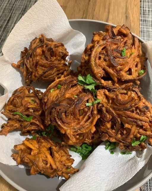 Crispy Air Fryer Onion Bhajis 