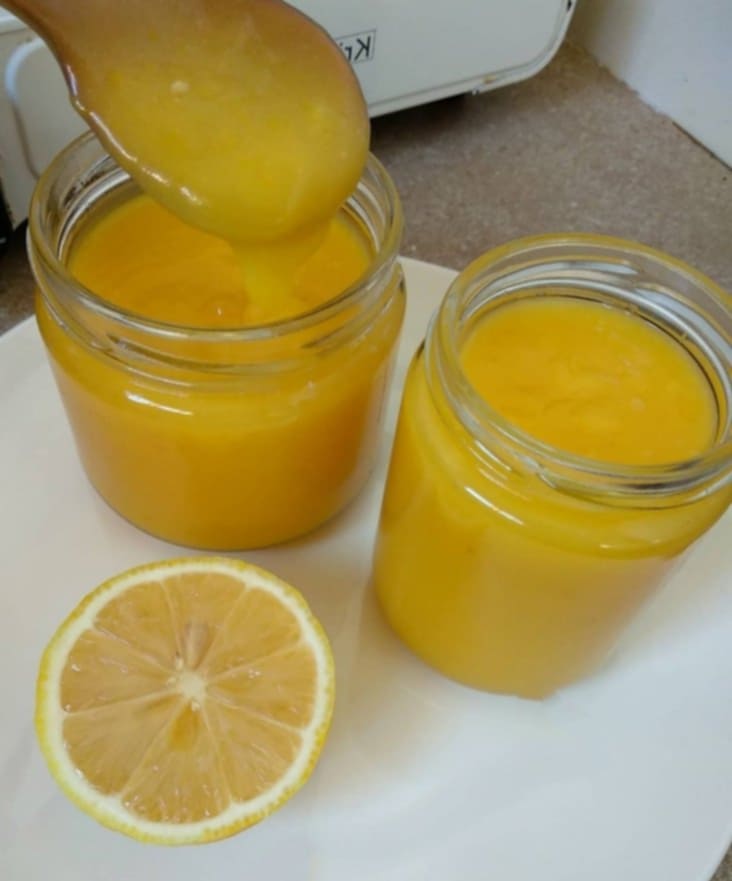 Healthy Lemon Curd Recipe (Quick & Easy) Description: This vibrant lemon curd is a burst of sunshine in every bite! Made with just four simple ingredients, this lightened-up version is perfect for those watching their weight or following a calorie-controlled diet. Enjoy it on toast, pancakes, or as a filling for cakes and tarts. Ingredients: 2 Lemons (juiced and zested) 2 Eggs (beaten) 3 tablespoons Plain Quark (or Greek Yogurt) 3 tablespoons Granulated Sweetener (or preferred sweetener) Instructions: Combine: In a heatproof bowl, whisk together the beaten eggs, sweetener, lemon juice, and lemon zest. Gentle Heating: Place the bowl over a saucepan of simmering water (double boiler). Ensure the water doesn't touch the bottom of the bowl. Cook & Stir: Stir continuously with a whisk until the mixture thickens. This usually takes about 5-7 minutes. Cool Down: Remove the bowl from the heat and let the curd cool completely. Incorporate Quark: Gently stir in the quark (or Greek yogurt) until well combined. Chill & Enjoy: Transfer the lemon curd to an airtight container and refrigerate for at least 2 hours before serving. Tips: Sweetener Options: Use your preferred sweetener, such as stevia, erythritol, or monk fruit. Quark Alternatives: Plain Greek yogurt works as a great substitute for quark. Storage: Store the lemon curd in the refrigerator for up to a week. Keywords: Lemon curd recipe Low-calorie lemon curd Healthy lemon curd Diet-friendly lemon curd Easy lemon curd Quick lemon curd Weight Watchers lemon curd Slimming World lemon curd